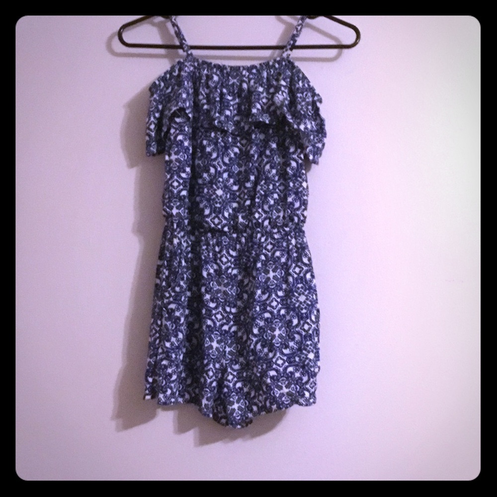 A off shoulder romper